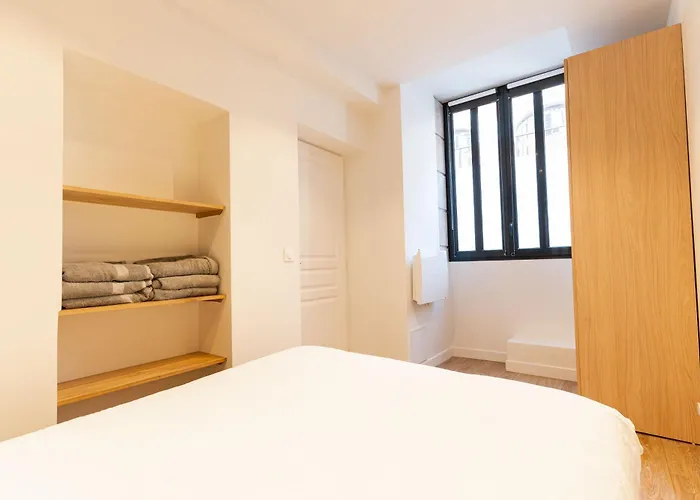 Loft 1 Bedroom Jardin Des Plantes Ac By Lcc Agency